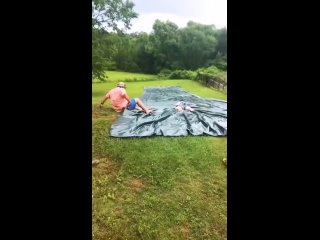 she will show everyone how to eat crayfish | @videfunny